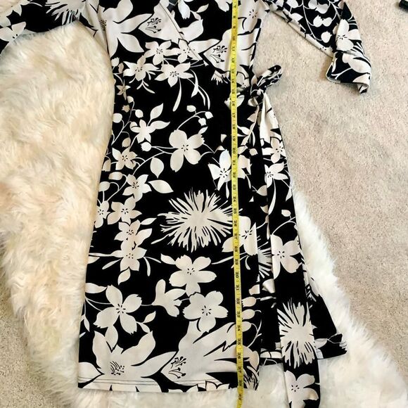 Tempo Paris Black &White Floral Print Wrap Dress - Picture 9 of 10